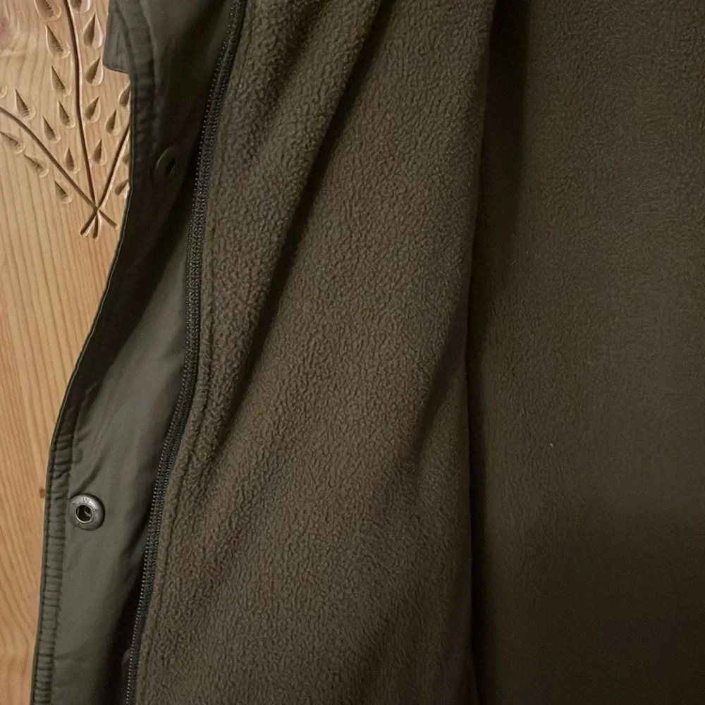 Old Navy fleece lined puffer vest - Picture 3 of 4